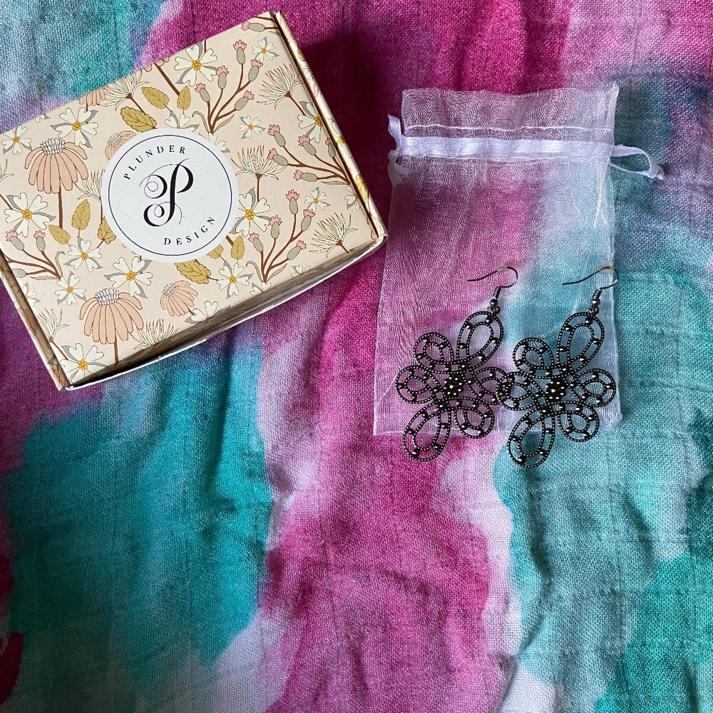 Plunder Judy Flower Filigree Dangle Earring